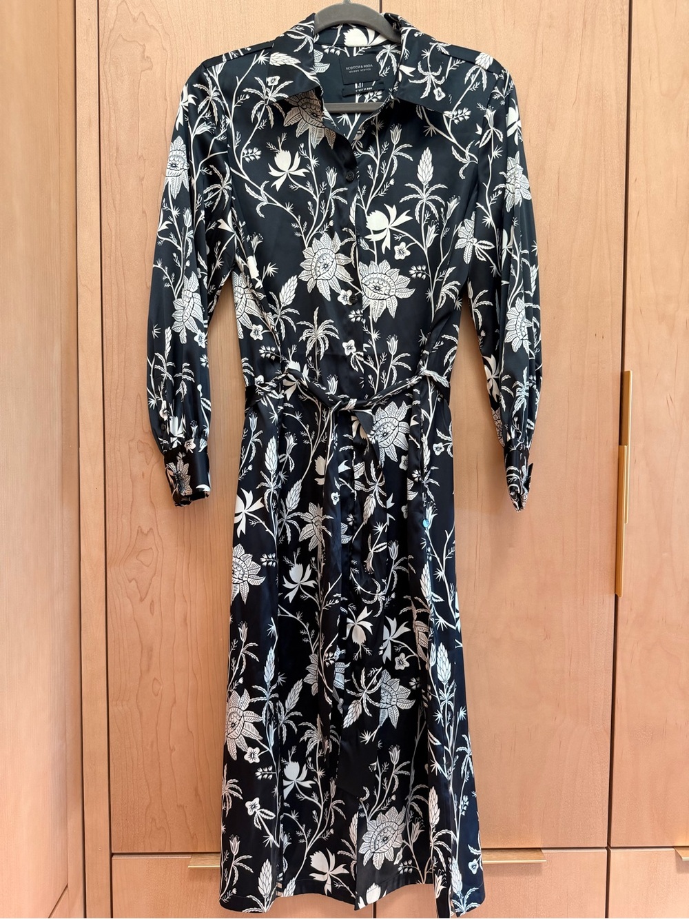 Scotch & Soda size M Black & White Floral Button-Down Midi Dress